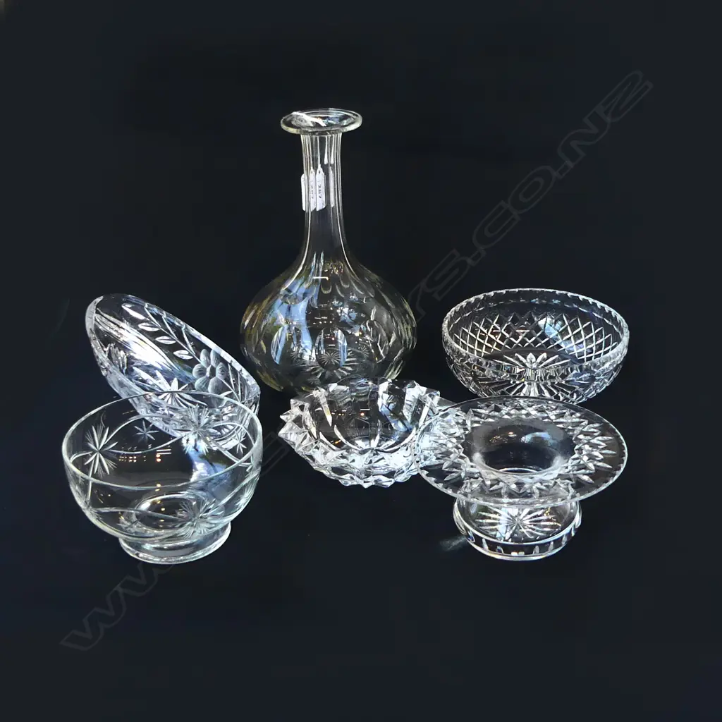 ASSTD CRYSTAL & 1 GLASS CARAFE Image 1++