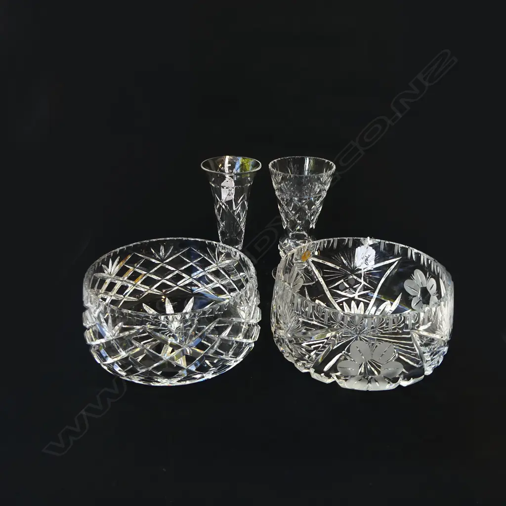 4 PCS CRYSTAL; 2 BOWLS, D.190mm, & 2 VASES Image 1++
