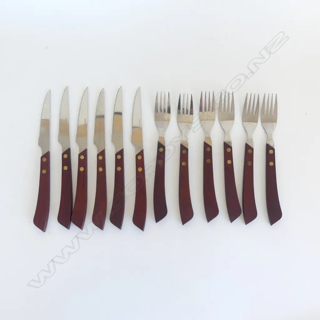 VINTAGE 12 PIECE STEAK SET WOODEN HANDLES 6 KNIVES + 6 FORKS Image 1++