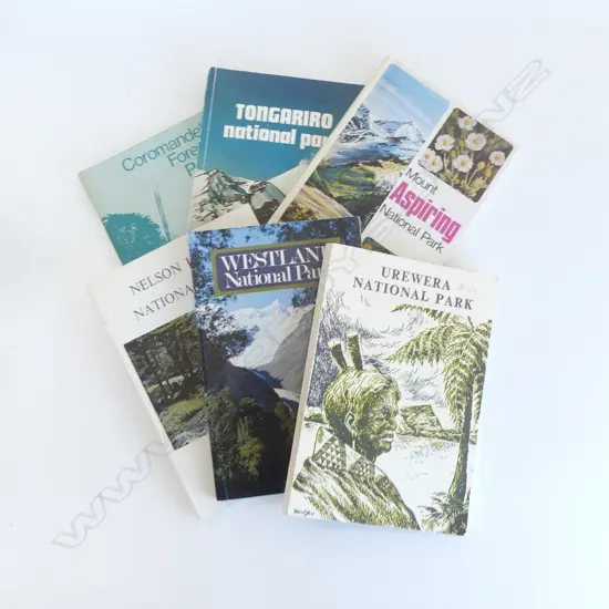 COLLECTION OF NZ AA ROAD MAPS & 6 NATIONAL PARK GUIDE BOOKS