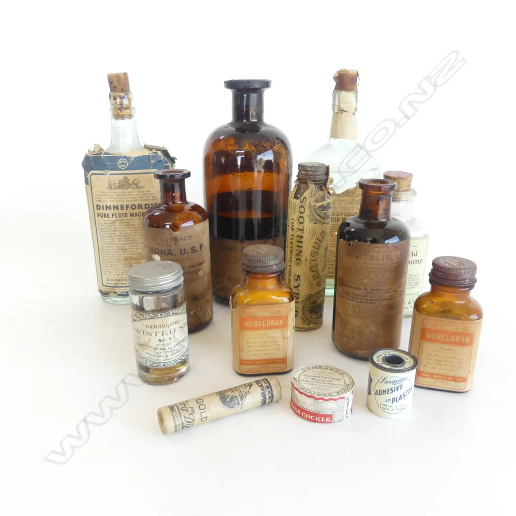 COLLECTION OF 13 OLD PHARMACEUTICAL ITEMS BOTTLES ETC INCL. TWISTED SILK, JAMES COCKLE SURGEON PILLS, MRS WILSON’S SOOTH Image 1++