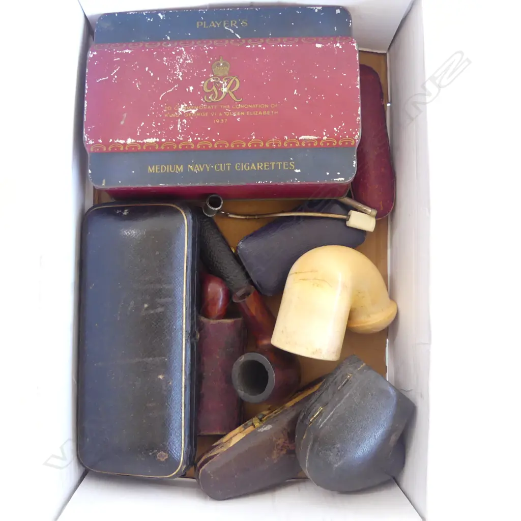 BOX OF COLLECTABLE SMOKING PIPE ITEMS & PLAYERS NAVY CUT TOBACCO 1937 KING GEORGE & QE CORONATION TIN   Image 1++