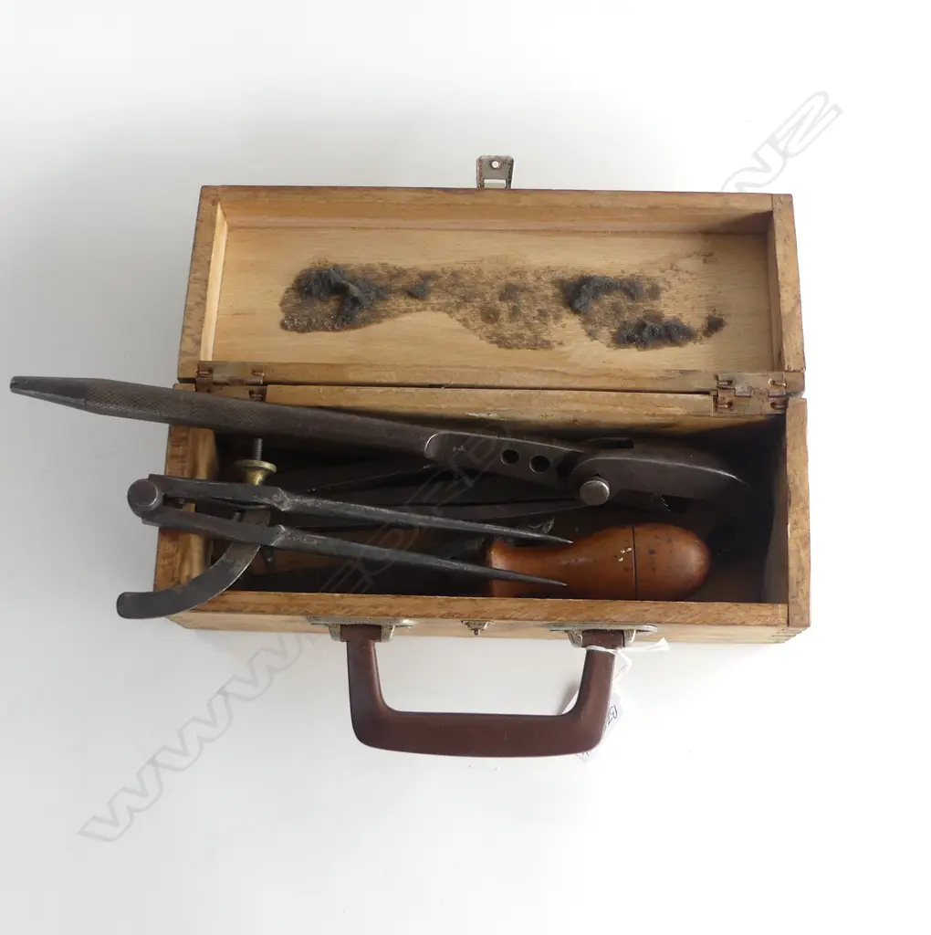 COLLECTION OF HAND-FORGED TOOLS Image 1++