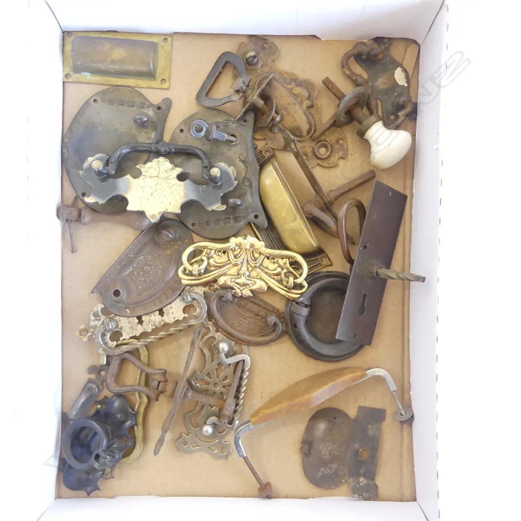 APPROX. 24 ANTIQUE DRAWER HANDLES BRASS ETC VARIOUS SHAPES Image 1++