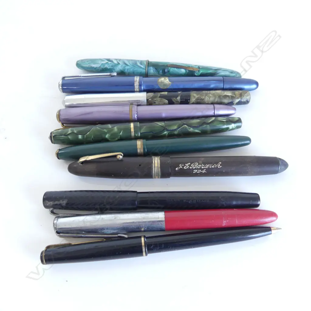 10 VINTAGE FOUNTAIN PENS: PARKER ETC  Image 1++