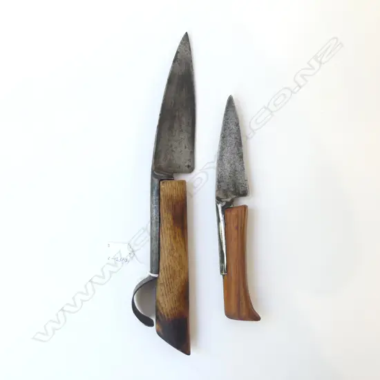 2 SURVIVAL KNIVES