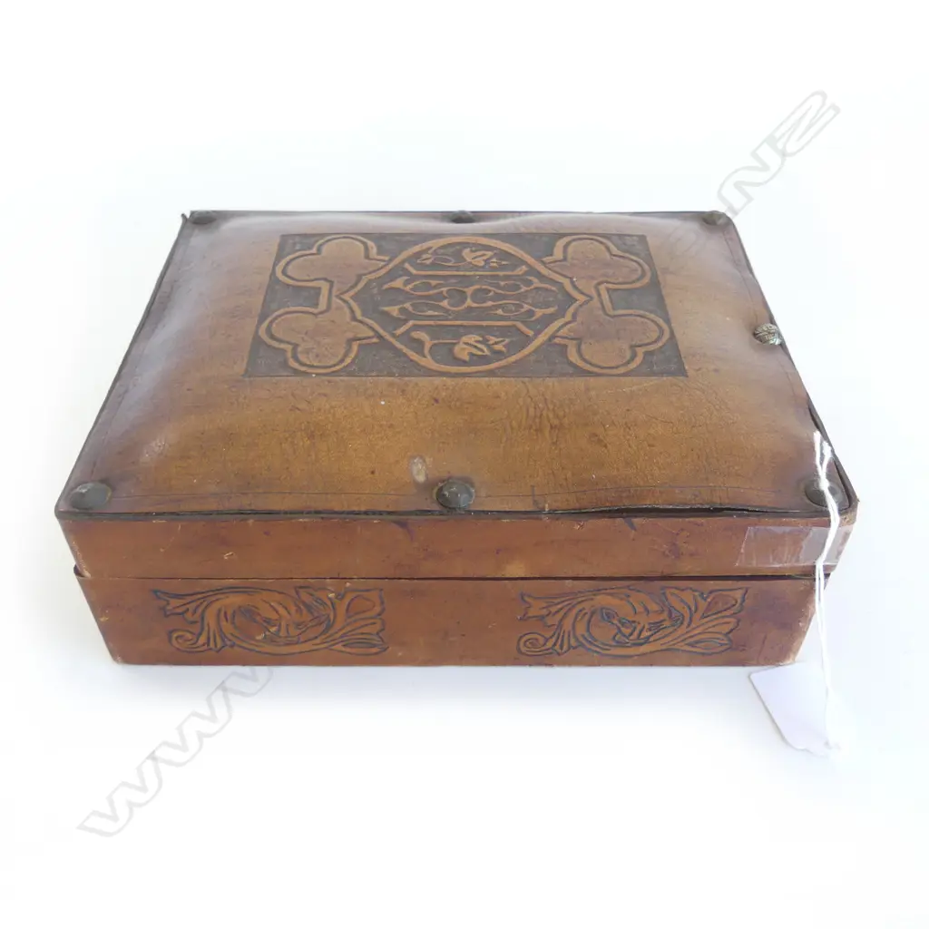 LEATHER BOX w. ASST WORLD COINS Image 1++