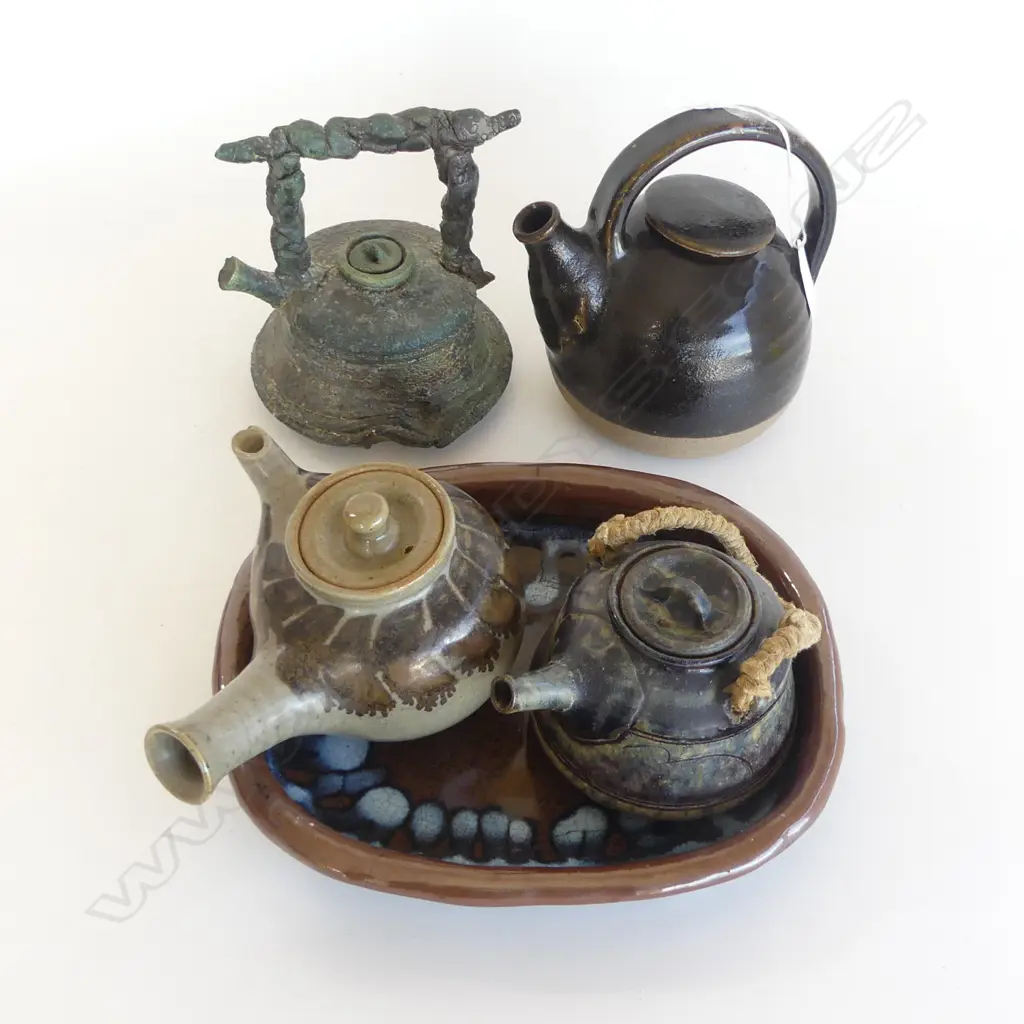 4 VINTAGE NZ POTTERY TEAPOTS & SML DISH, INCL 1 MARGARET SUMICH TEAPOT & 3 OTHERS (2 w faults) Image 1++