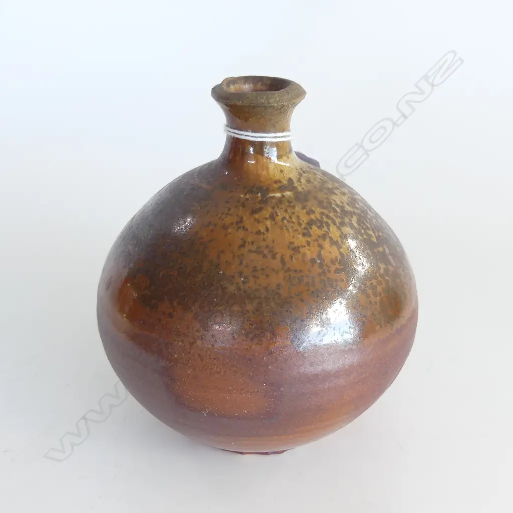 ESTELLE MARTIN SPHERICAL VASE ANAGAMA FIRED H.135mm POTTERS MARKS TO BASE Image 1++