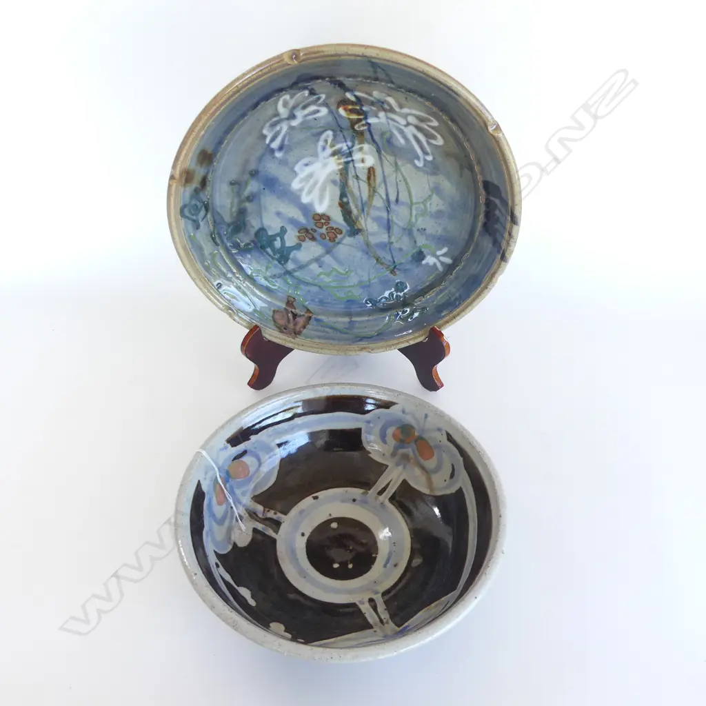 2 PCS NZ STUDIO POTTERY, LRG DISH w CENTRAL FLORAL DESIGN, DIA.340mm & GLAZED BOWL w ORGANIC DESIGN, H.280mm Image 1++