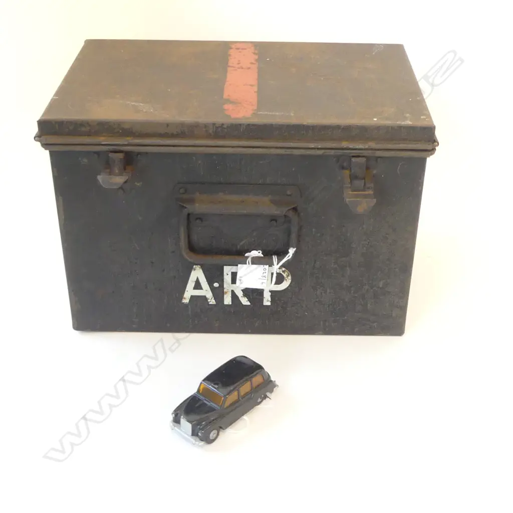 ARP TIN BOX L280MM &DIE CAST LONE STAR LONDON TAXI L85MM Image 1++