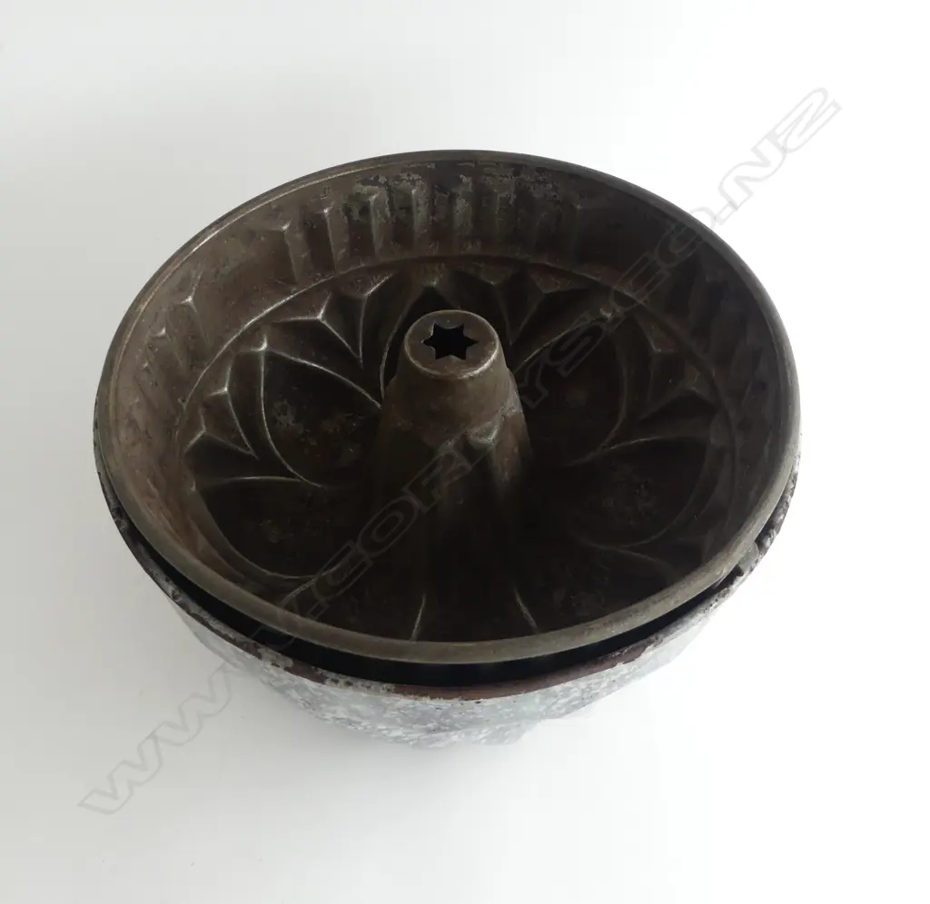 2 19thc BAKING PANS, COPPER & ENAMEL Image 1++