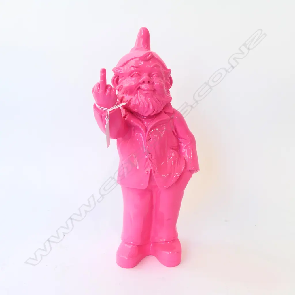 PINK RESIN GNOME PULLING FINGER H.360mm Image 1++