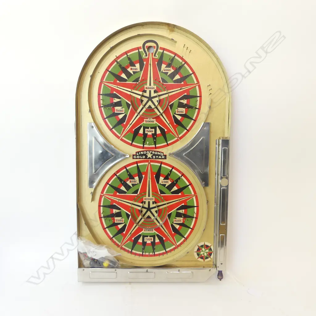 UNUSUAL AMERICAN TABLE PINBALL GAME 'LINDSTROMS 600 GOLD STAR GAME ' IN ORIGINAL BOX GOOD CONDITION WITH CHROME ACCENTS  Image 1++