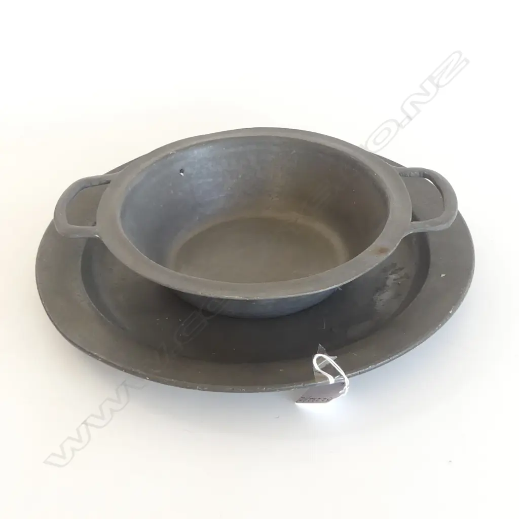 HEAVY ANTIQUE PEWTER CHARGER AND 2-HANDLED BOWL D.33CM Image 1++