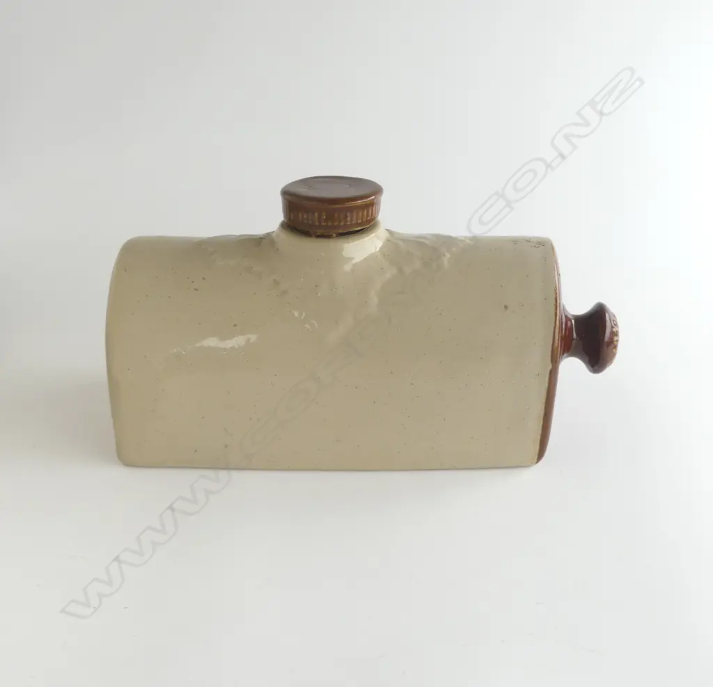 STONEWARE HOT WATER BOTTLE WITH SCREW IN STOPPER L. 25CM Image 1++