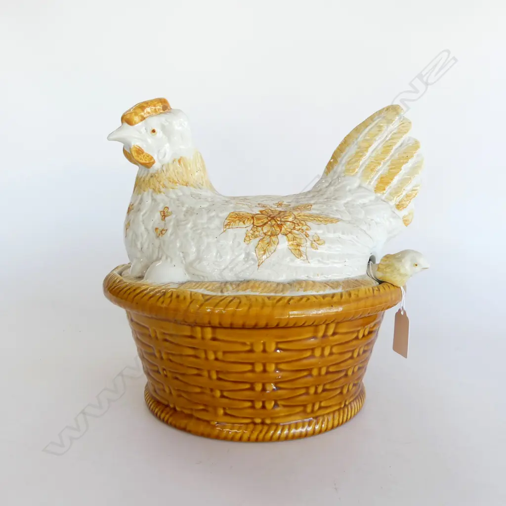 LIDDED 'CHICKEN' TUREEN w. LADLE - PORTUGAL 255mm dia Image 1++