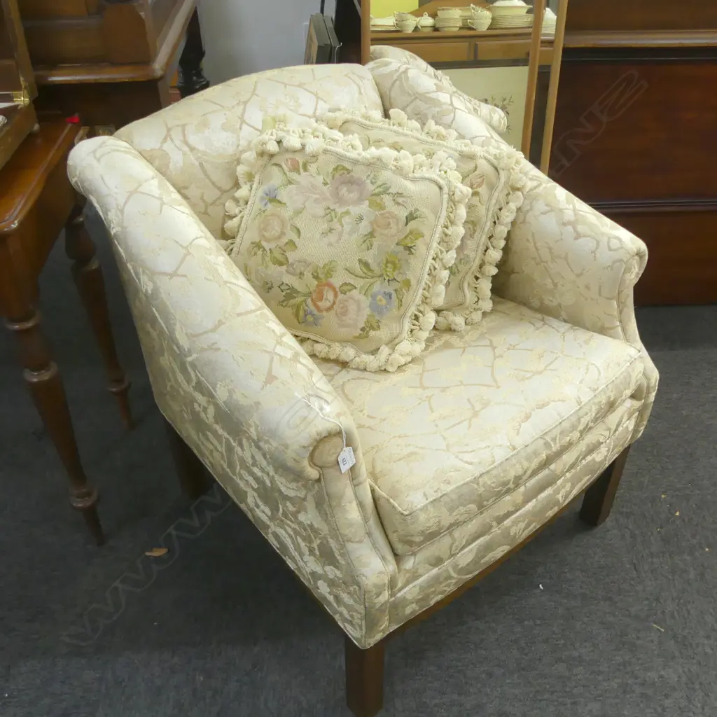 UPHOLSTERED TUB CHAIR W.750mm Image 1++