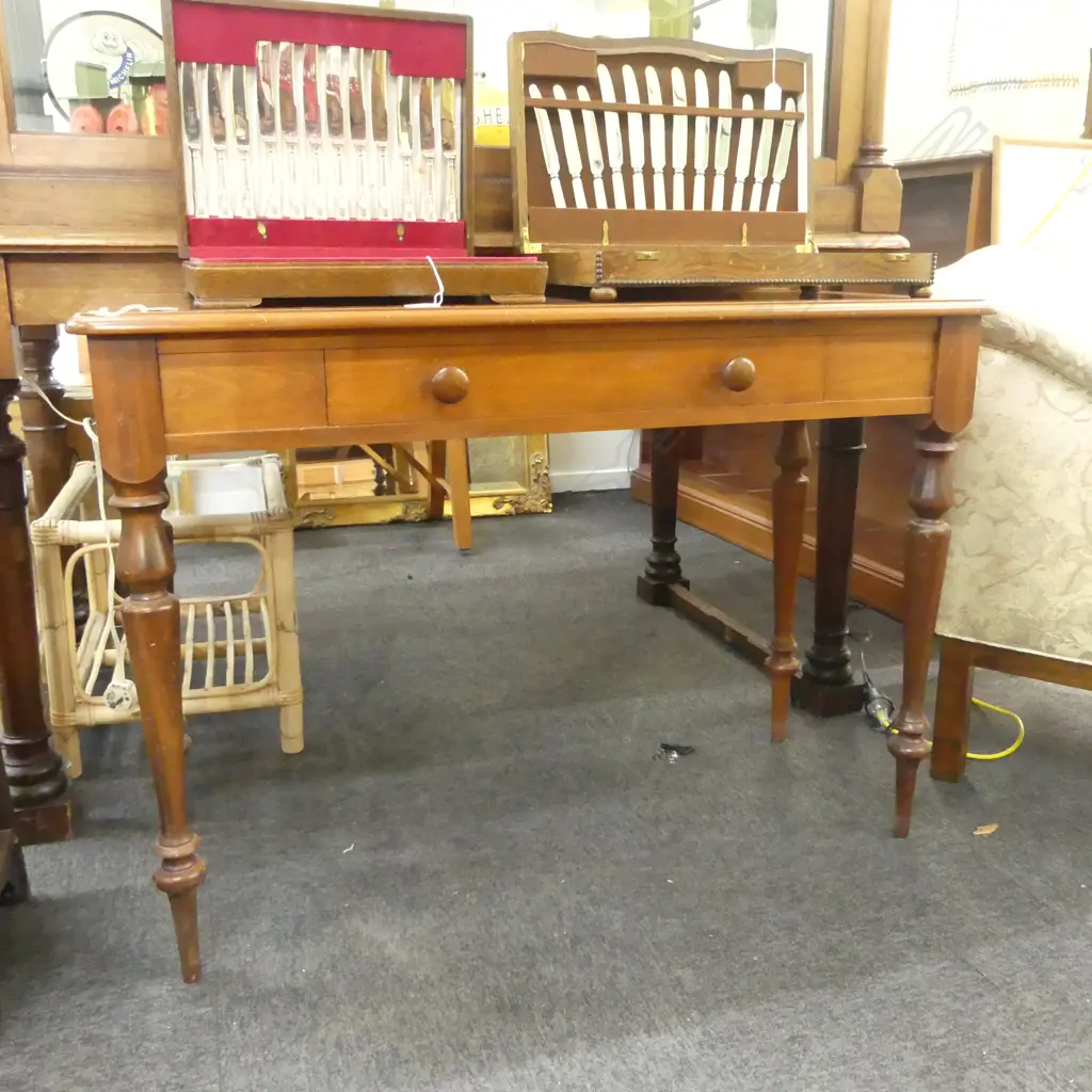 VICTORIAN STYLE TABLE w. DRAWER 1070x450x750mm Image 1++