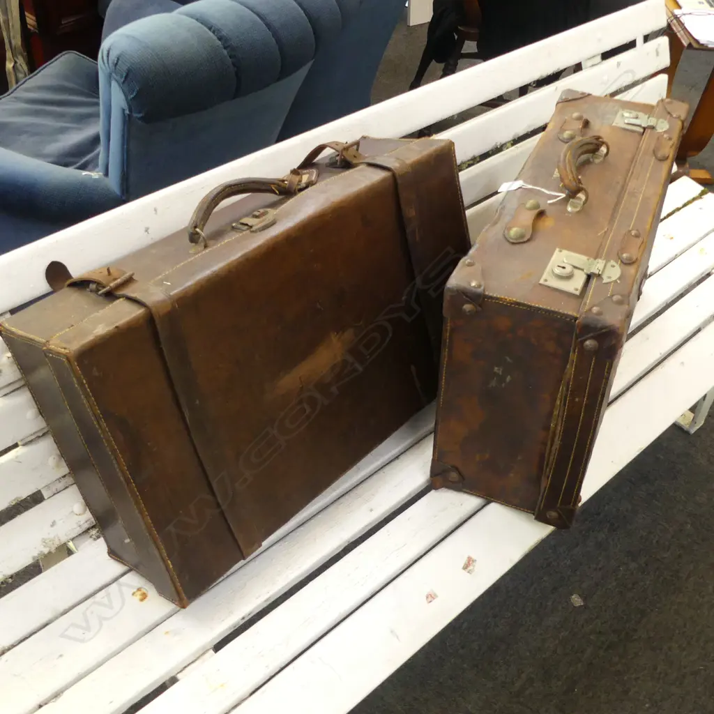 2 OLD LEATHER SUITCASES  Image 1++