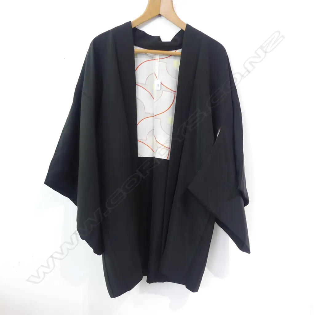 JAPANESE DECORATED SILK JACKET M SIZE Image 1++