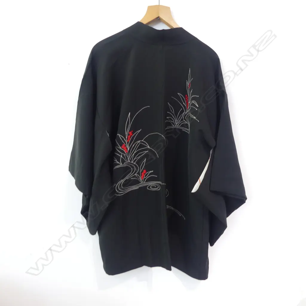 JAPANESE DECORATED SILK JACKET M SIZE Image 1++