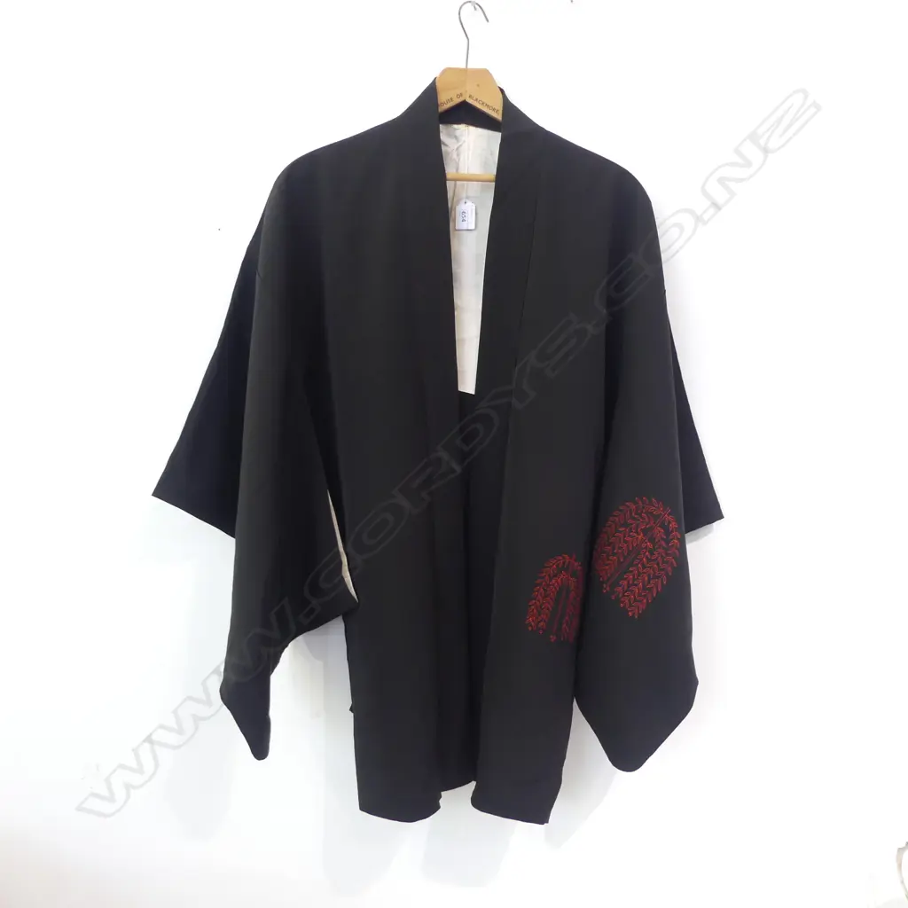 JAPANESE DECORATED SILK JACKET M SIZE Image 1++