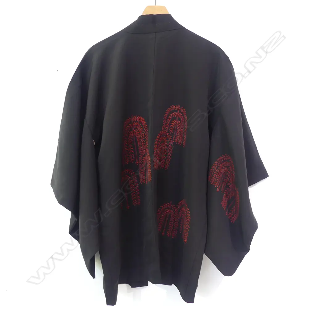 JAPANESE DECORATED SILK JACKET M SIZE Image 1++