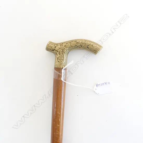 WALKING STICK w. BRASS HANDLE L.910mm