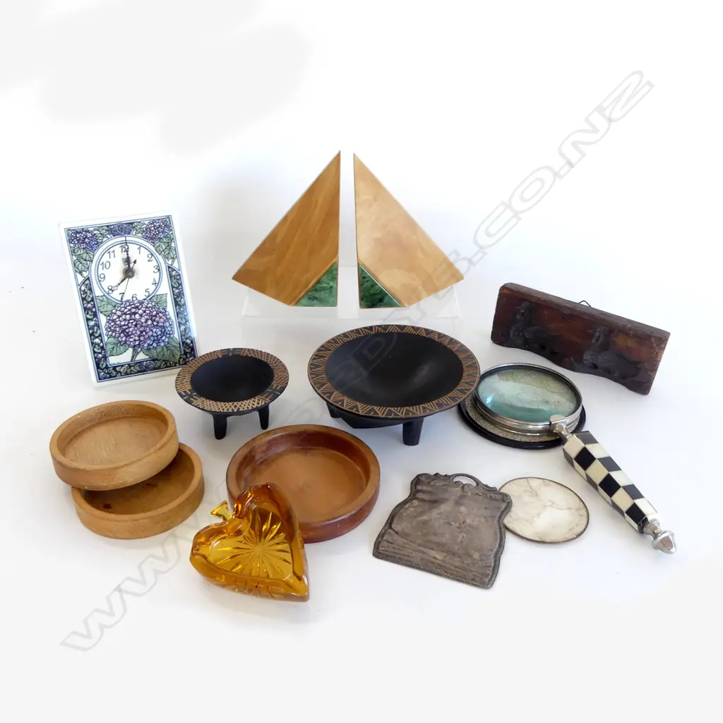 SMALL BOX MISC NZ WOOD & JADE BOOKENDS  MAGNIFYING GLASS CLOCK ETC Image 1++
