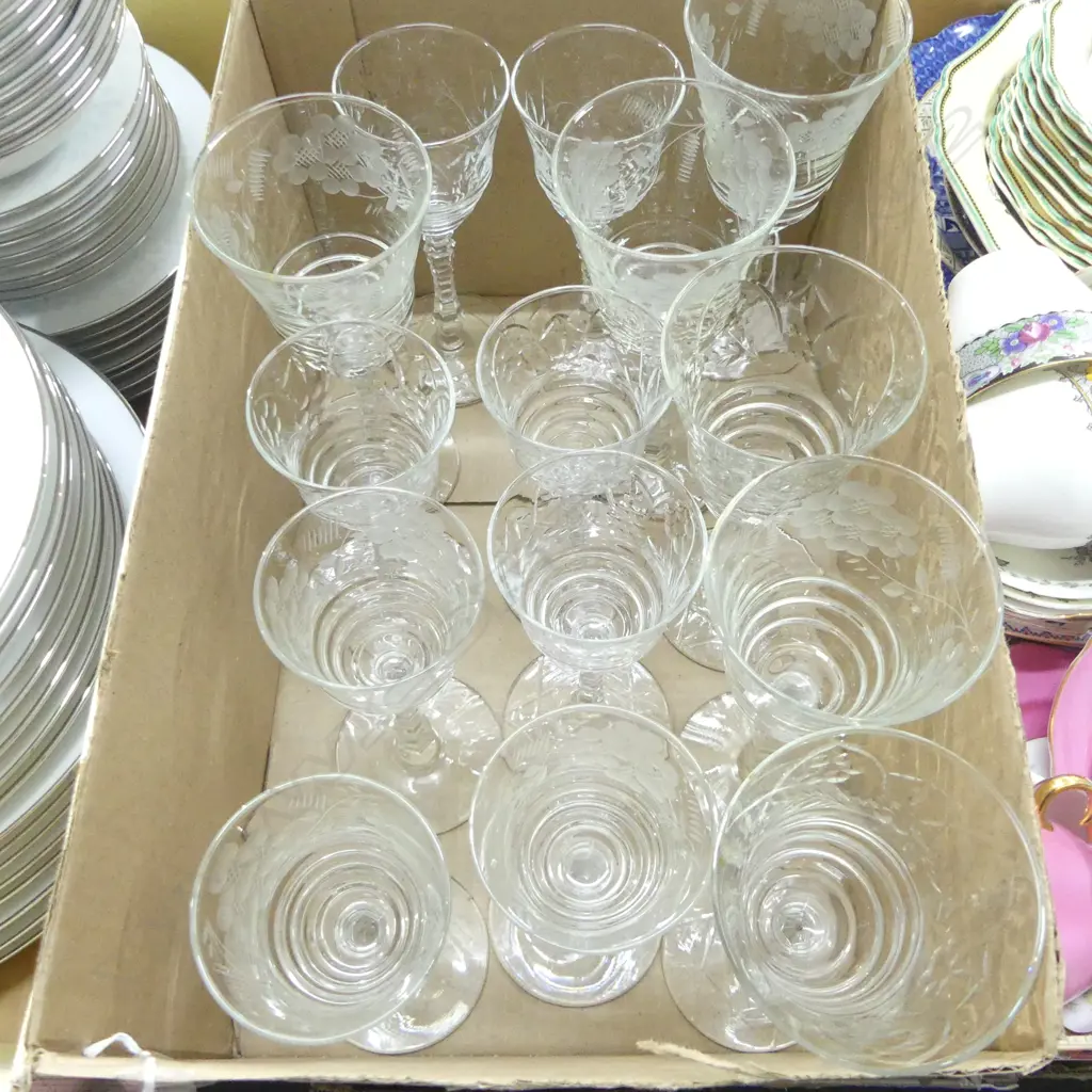 14 ASST. WINE GLASSES H.200mm Image 1++