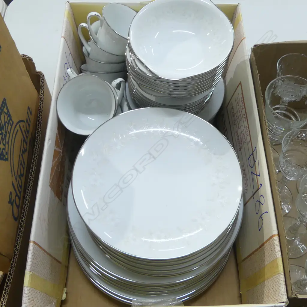 NORITAKE 'PATRICE' DINNER SET; 8 PLATES 270mm dia, 8 TRIOS ETC Image 1++