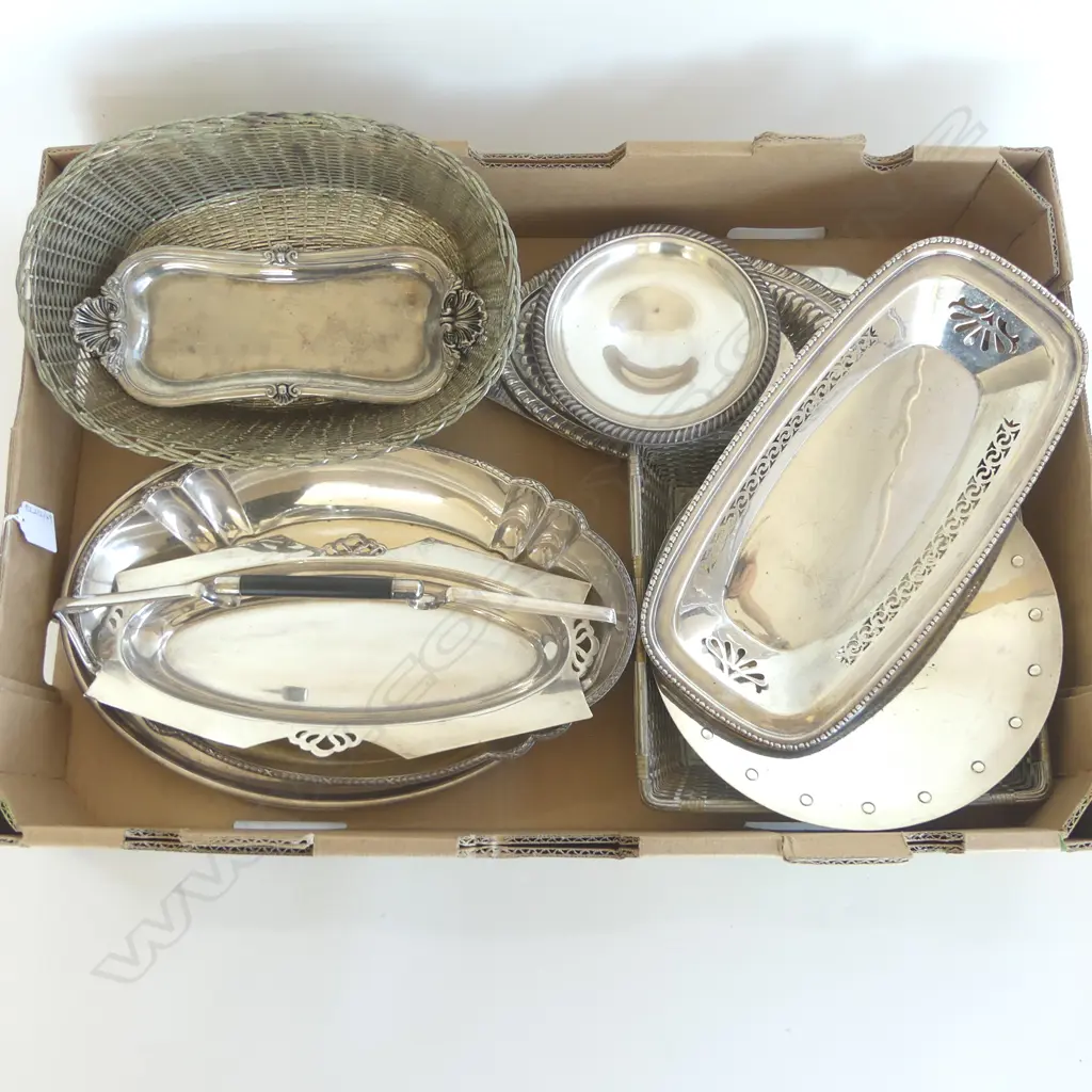 ELEVEN VINTAGE SILVER PLATED TRAYS, BOWLS, ETC Image 1++
