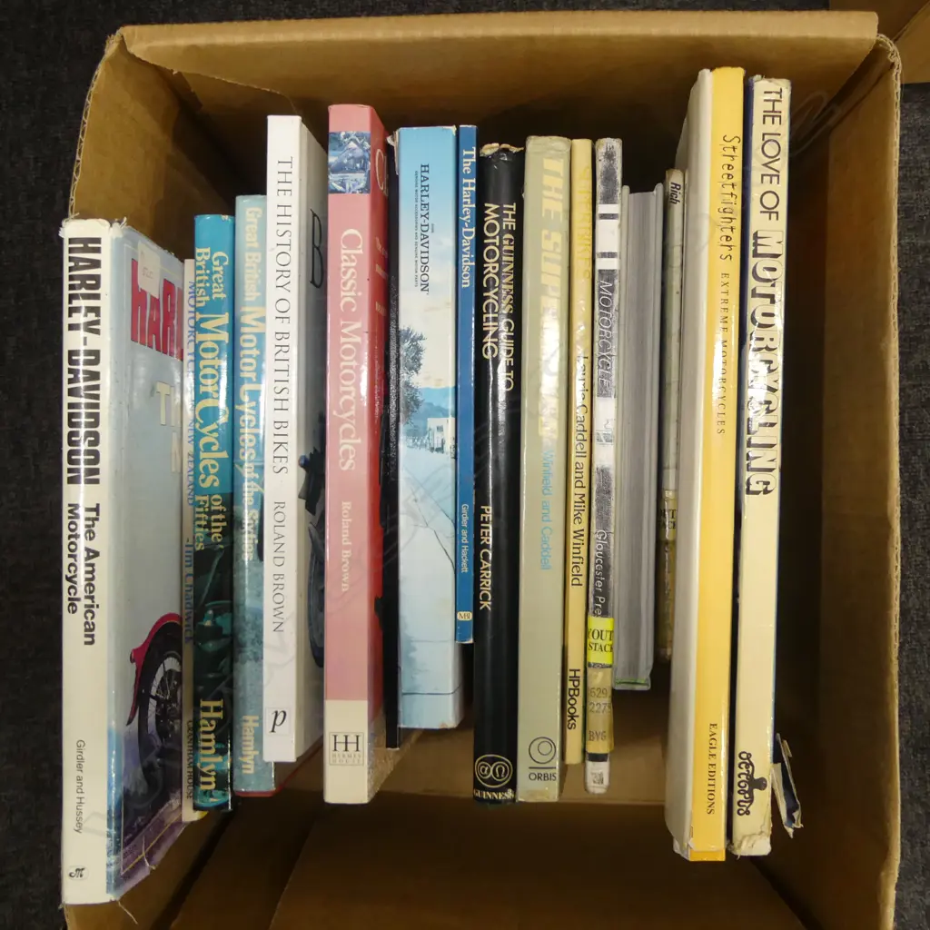 BOOKS; CLASSIC MOTORCYCLES Image 1++