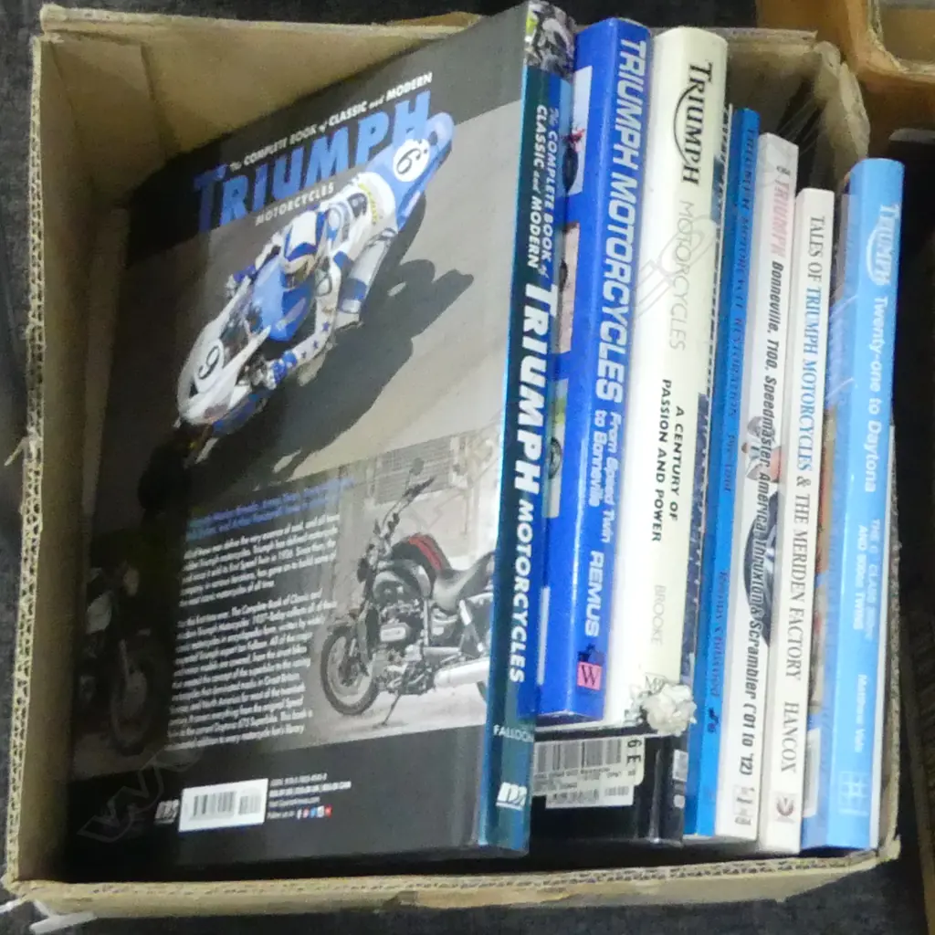 BOOKS; TRIUMPH MOTORCYCLES Image 1++