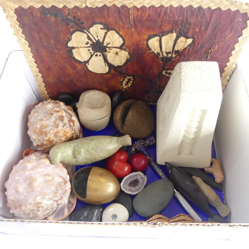BOX LOT CAMEO SHELLS CARVED ANIMALS STONES & POTTERY Image 1++