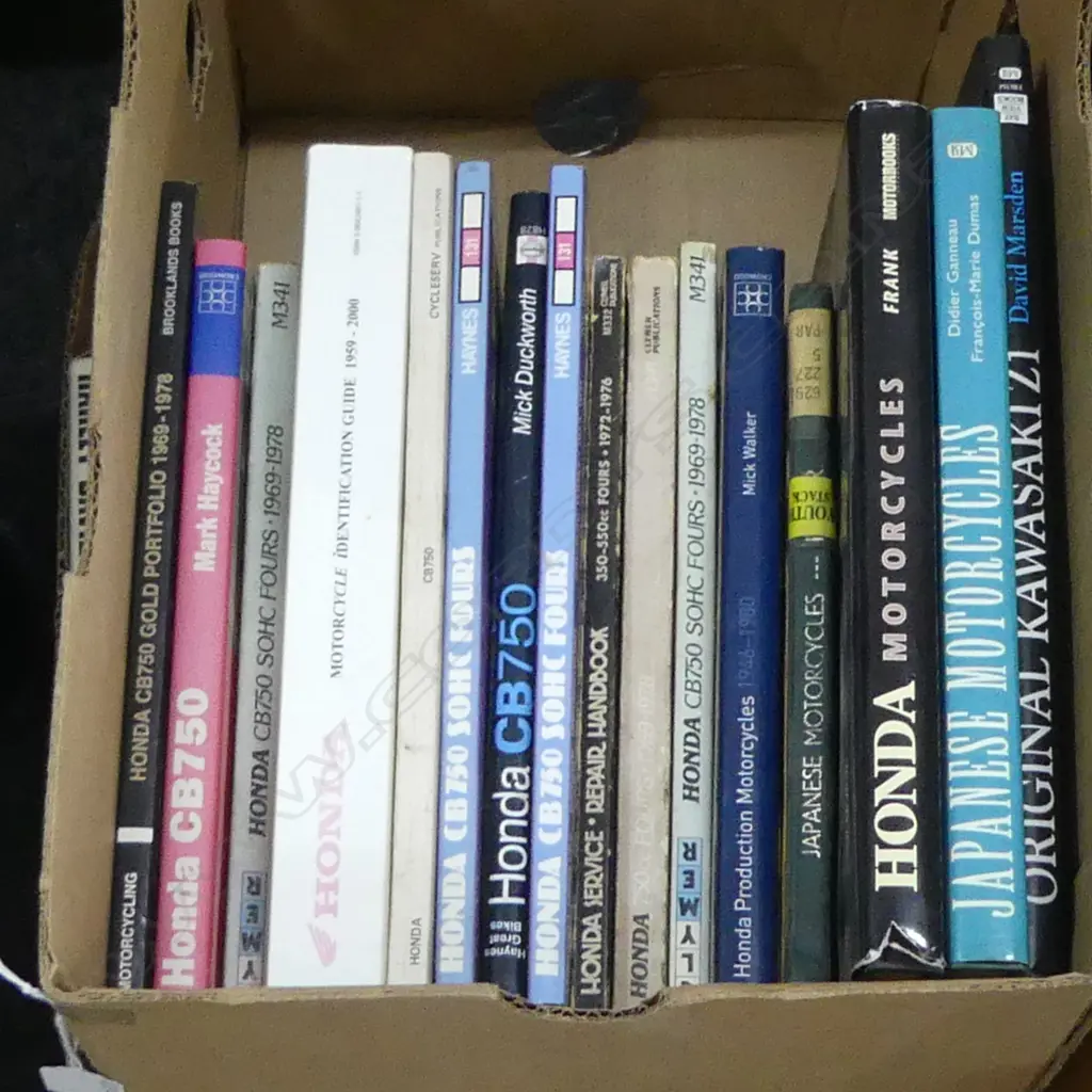 BOOKS; HONDA MOTORCYCLES Image 1++