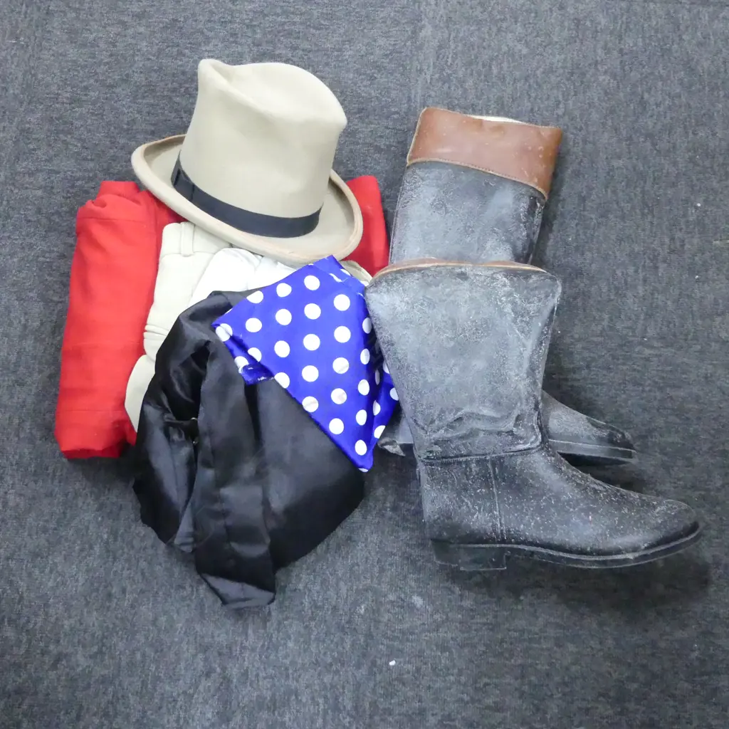 JOHNNY WALKER COSTUME; HAT, PR BOOTS 43/9 ETC Image 1++