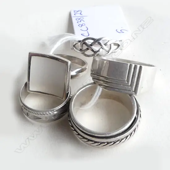 5 STG SILVER RINGS, 28.7gms SIZE O, U, V, Z