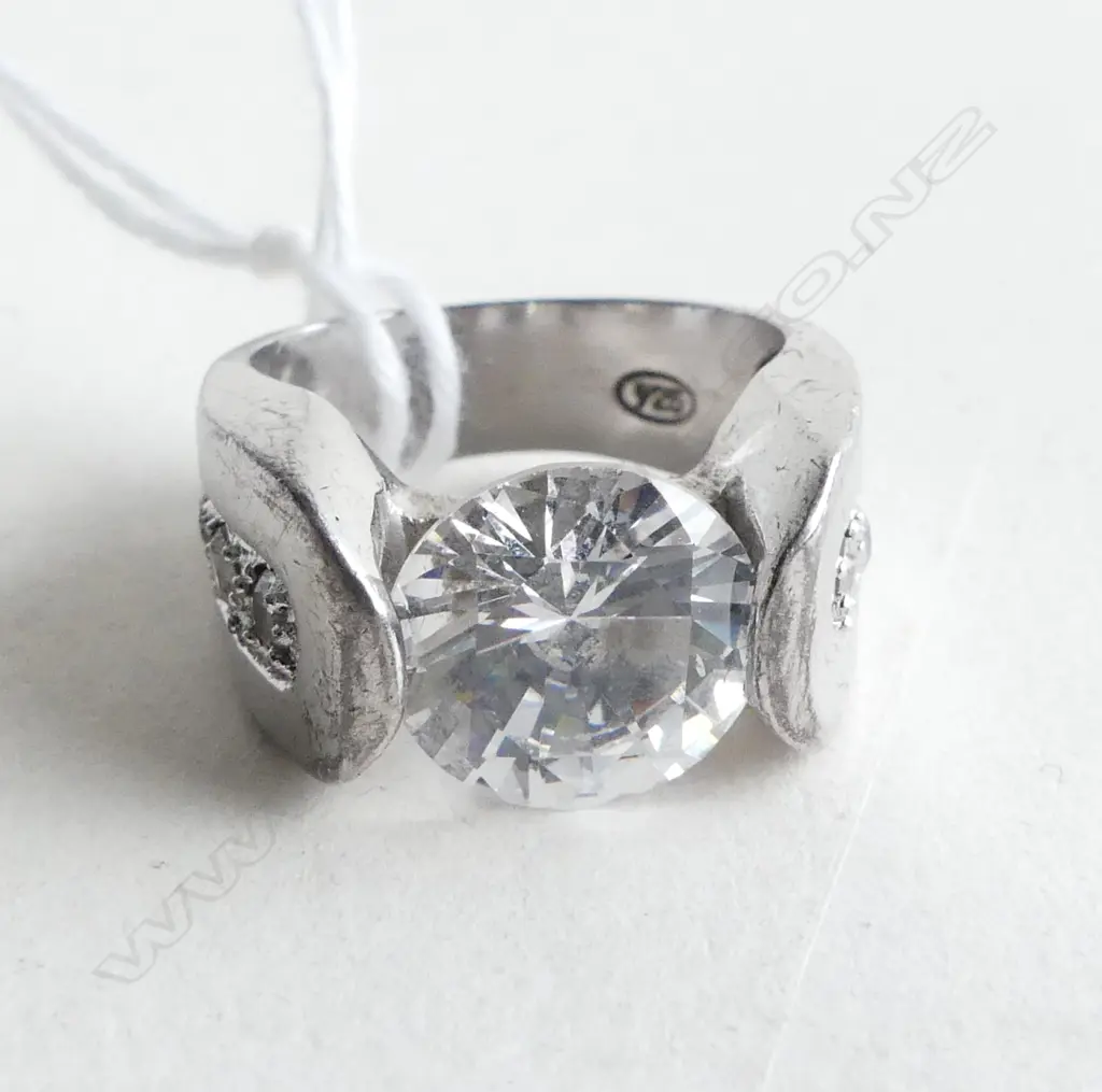 STG SILVER CZ RING, 7.5grms SIZE J Image 1++