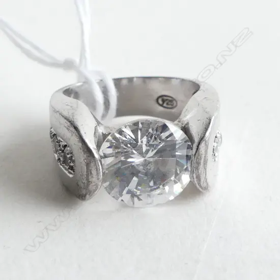 STG SILVER CZ RING, 7.5grms SIZE J