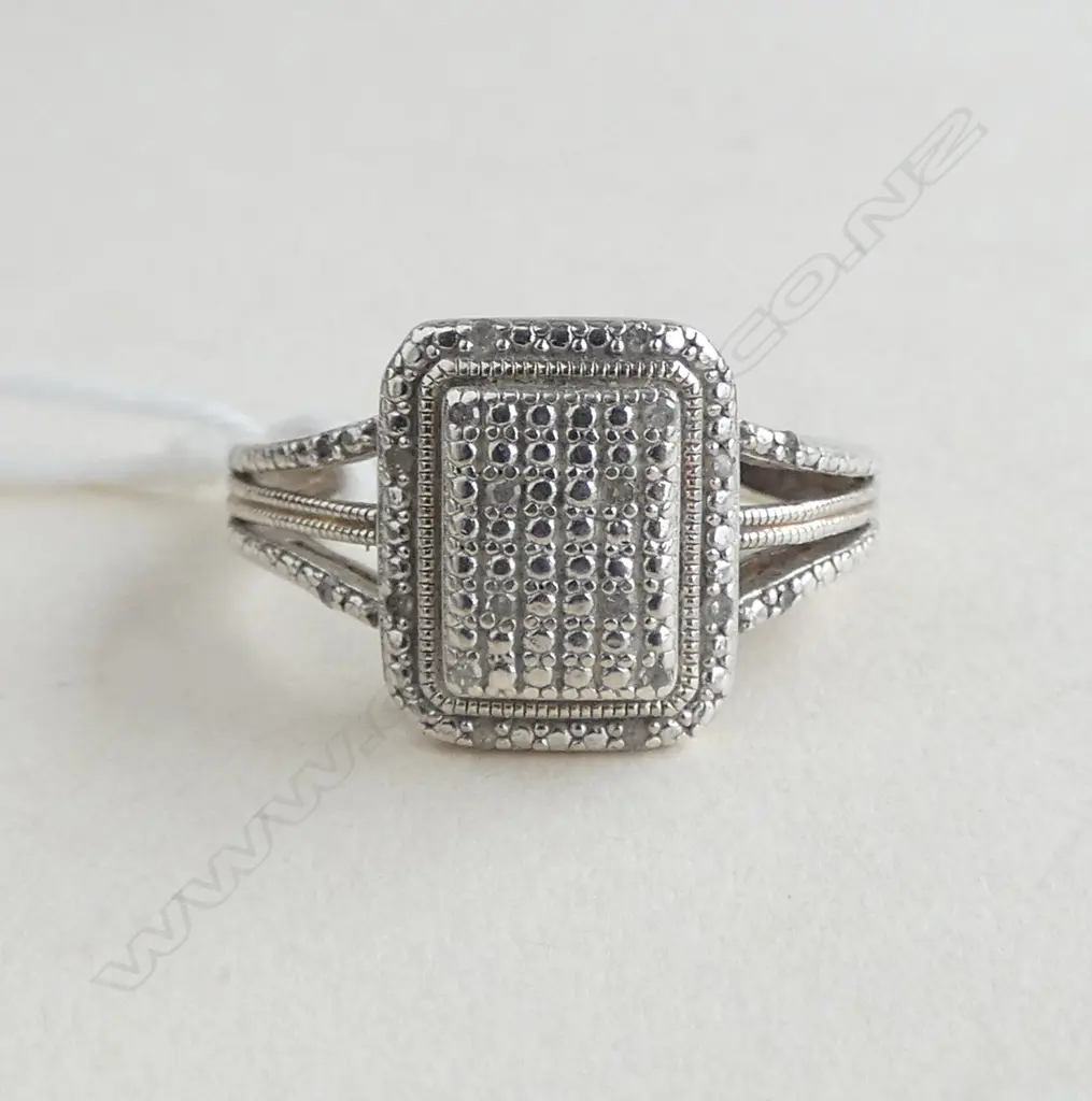STG SILVER AND DIAMOND RING SIZE K 1/2 Image 1++