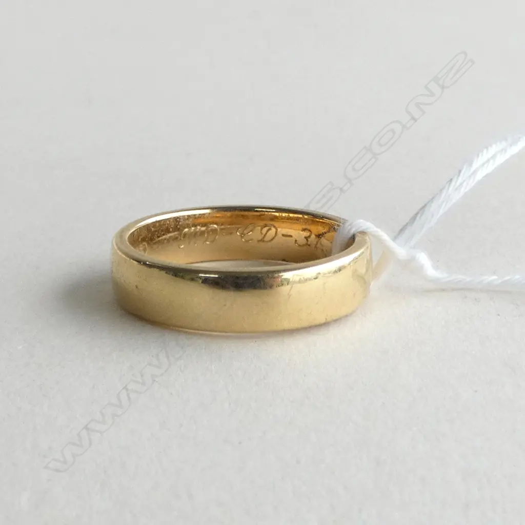 18ct YELLOW GOLD PLAIN BAND RING 7.62gms SIZE Q Image 1++