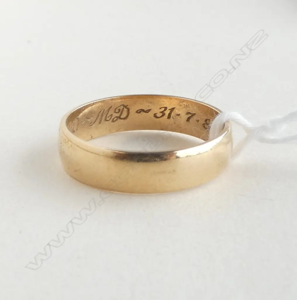 18ct YELLOW GOLD PLAIN BAND RING 4.46gms SIZE R Image 1++