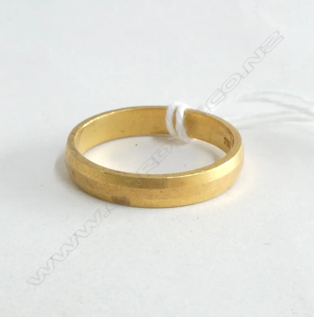18CT WEDDER, 5.5grms SIZE T Image 1++