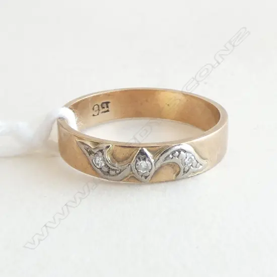 9CT GOLD AND DIAMOND BAND 2.16gms SIZE K