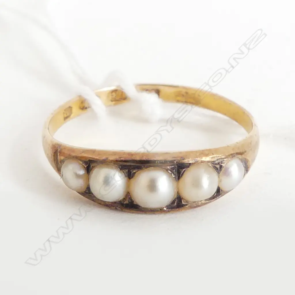 18ct YELLOW GOLD & 5 CULTURED PEARL RING Birmingham 1941 1.65gms SIZE L Image 1++