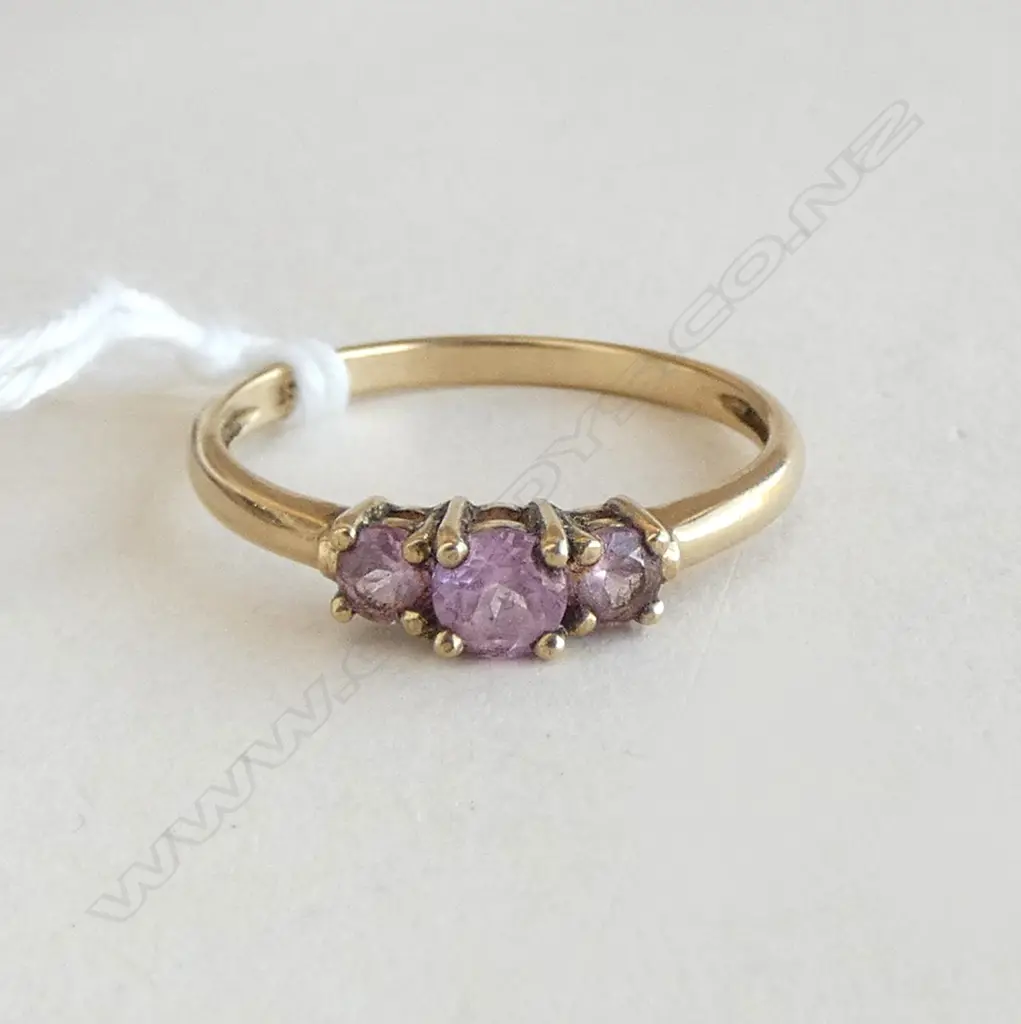 9CT GOLD AND PINK STONE RING 1.82gms SIZE Q Image 1++