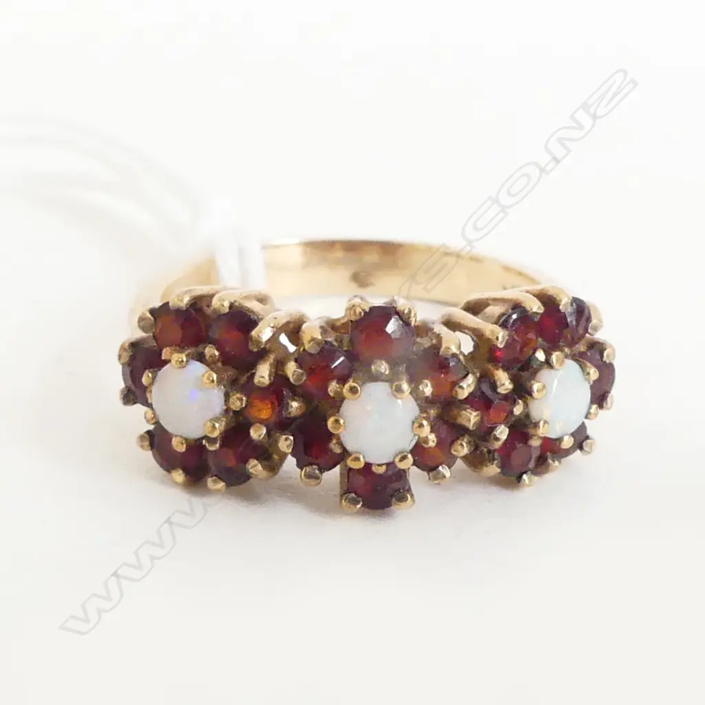 VINTAGE 9ct 3 OPAL & MULTI GARNET 3 CLUSTER RING 3.56gms SIZE M Image 1++