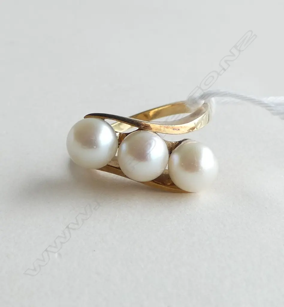 14ct Y/GOLD & 3 LARGE CULTURED PEARL CROSS OVER RING substantial mount 7.3gms SIZE P Image 1++